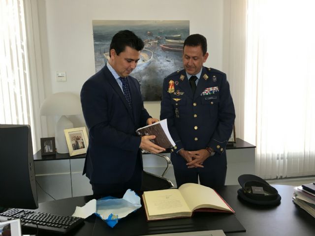 El alcalde recibe en el Ayuntamiento al nuevo coronel director de la AGA, Miguel Ivorra Ruiz - 3, Foto 3