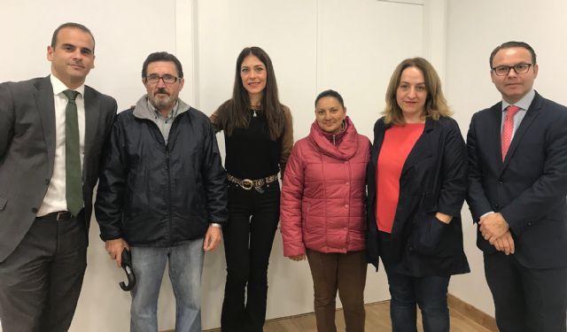 El Ayuntamiento y la Asociación de Voluntarios de la Caixa celebran el éxito del Taller de Educación Financiera Básica dirigido a personas en riego de exclusión social - 1, Foto 1