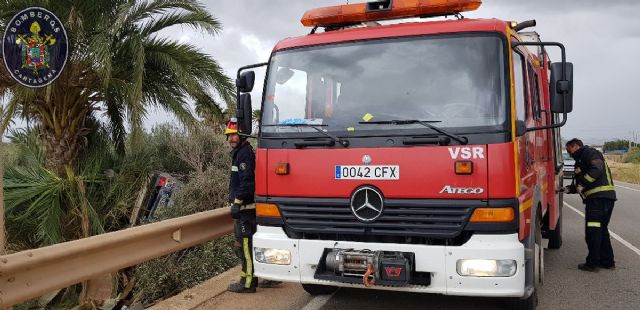 Bomberos Cartagena rescata a una mujer que había sufrido un accidente en la carretera de La Puebla - 1, Foto 1