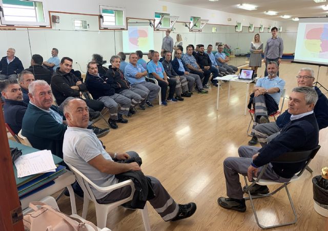 El personal municipal de Obras y Servicios se forma sobre posturas de trabajo ergonómicas - 2, Foto 2