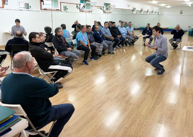 El personal municipal de Obras y Servicios se forma sobre posturas de trabajo ergonómicas - 3, Foto 3
