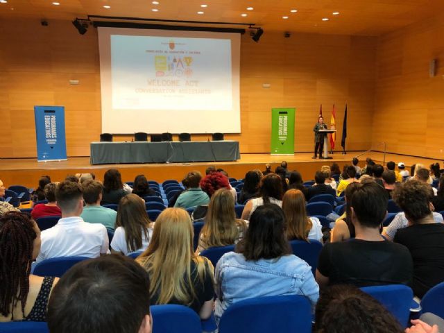 Más de 500 auxiliares de conversación de 18 nacionalidades prestarán apoyo en las aulas de la Región - 1, Foto 1