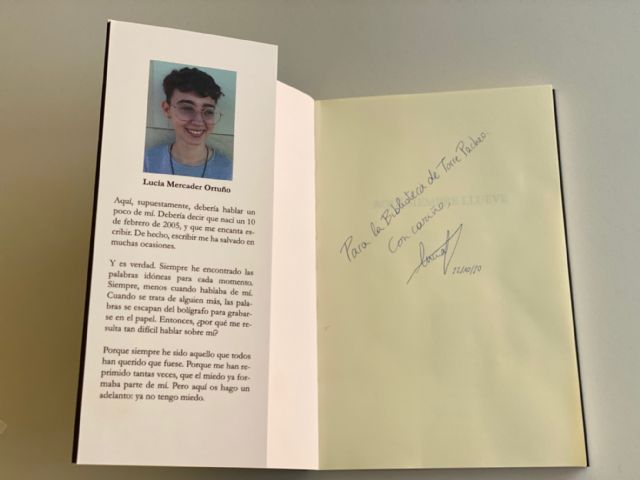 Lucía Mercader Ortuño, la joven autora pachequera, nos muestra su mundo y nos da la bienvenida a su corazón, en Aquí siempre llueve - 1, Foto 1