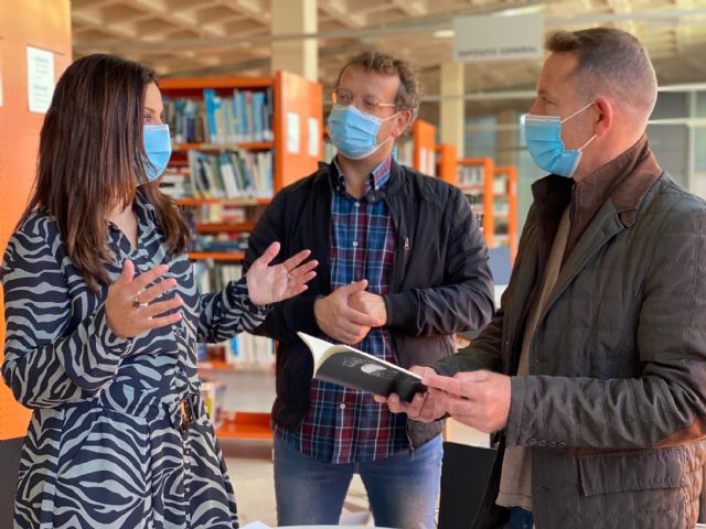 Lucía Mercader Ortuño, la joven autora pachequera, nos muestra su mundo y nos da la bienvenida a su corazón, en Aquí siempre llueve - 2, Foto 2