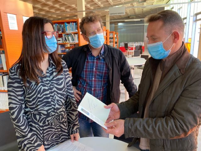 Lucía Mercader Ortuño, la joven autora pachequera, nos muestra su mundo y nos da la bienvenida a su corazón, en Aquí siempre llueve - 3, Foto 3