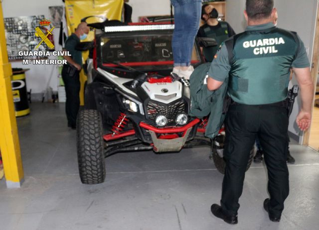 La Guardia Civil desmantela dos invernaderos clandestinos con 1.500 plantas de marihuana - 4, Foto 4