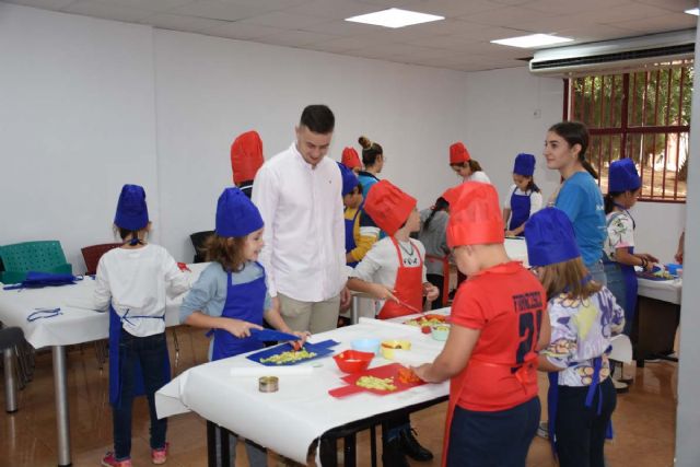 Los jóvenes de Calasparra agotan las plazas del taller “Pequeños Chef” - 4, Foto 4