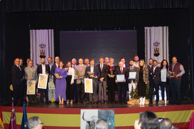 El Ayuntamiento de Blanca entrega los premios, distinciones y menciones del 'II Certamen de novilladas Villa de Blanca' - 1, Foto 1