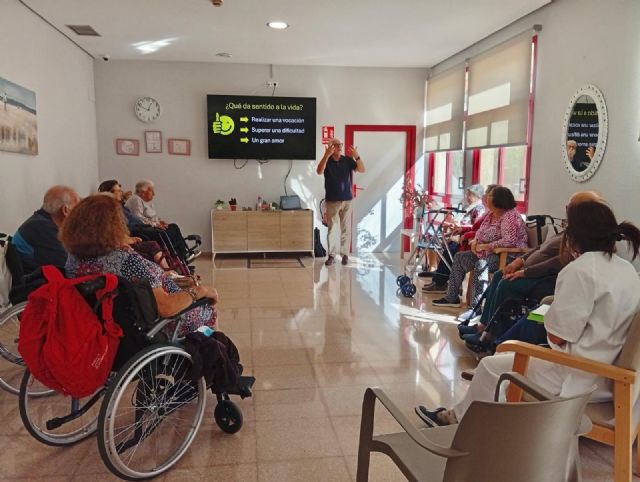Política Social promueve la salud emocional y el acompañamiento de las personas mayores con el taller de escucha activa en residencias - 1, Foto 1