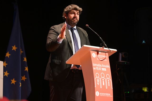 López Miras destaca la fortaleza y la estabilidad de la economía regional ante 400 economistas y asesores fiscales de toda España - 1, Foto 1