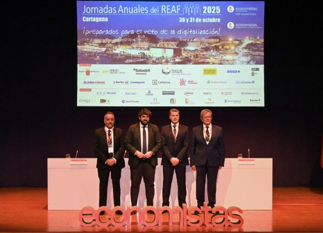 López Miras destaca la fortaleza y la estabilidad de la economía regional ante 400 economistas y asesores fiscales de toda España - 2, Foto 2