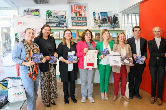 El Ayuntamiento de Lorca activa un 'espacio de lectura' para prestar apoyo a los 'cuidadores' que asisten a personas dependientes o con necesidades especiales - 1, Foto 1