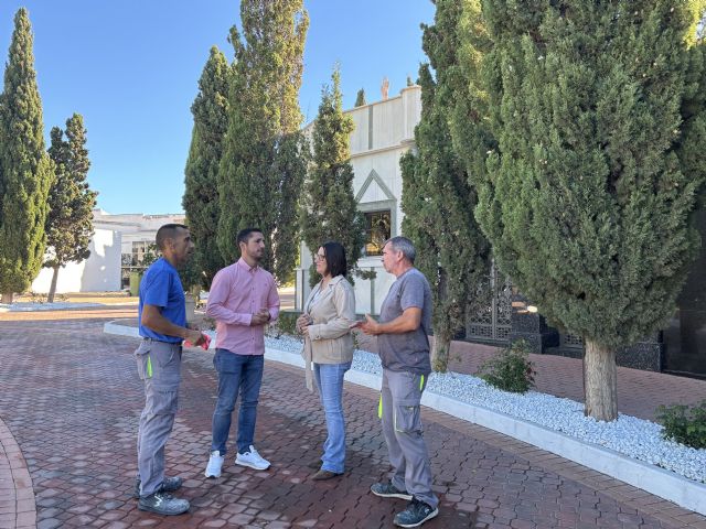El cementerio listo para la celebración del Día de Todos los Santos - 1, Foto 1