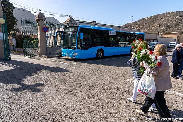 Los cartageneros preparan su visita a los cementerios con motivo del Día de Todos los Santos - 1, Foto 1