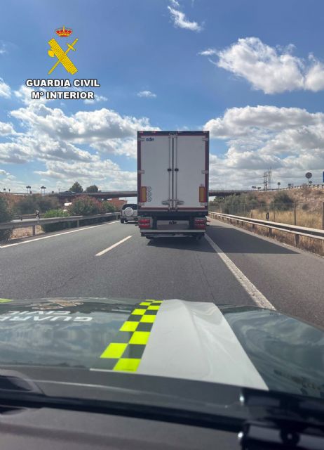 La Guardia Civil intercepta y detiene a un camionero que conducía de forma temeraria y bajo los efectos de alcohol y drogas - 2, Foto 2