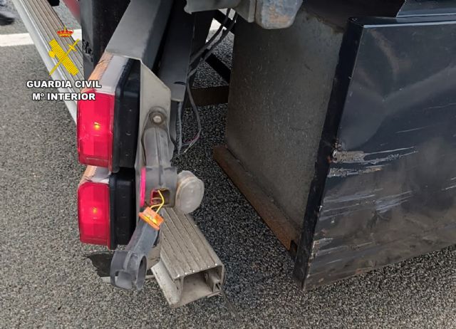La Guardia Civil intercepta y detiene a un camionero que conducía de forma temeraria y bajo los efectos de alcohol y drogas - 5, Foto 5