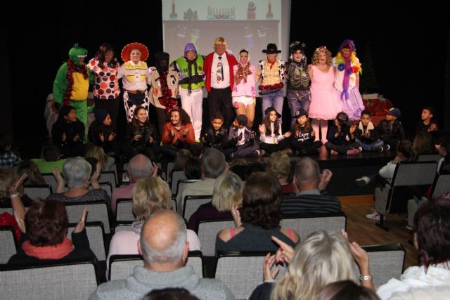 Más de 400 espectadores disfrutan de la divertida pantomine de la asociación ADAPT - 2, Foto 2