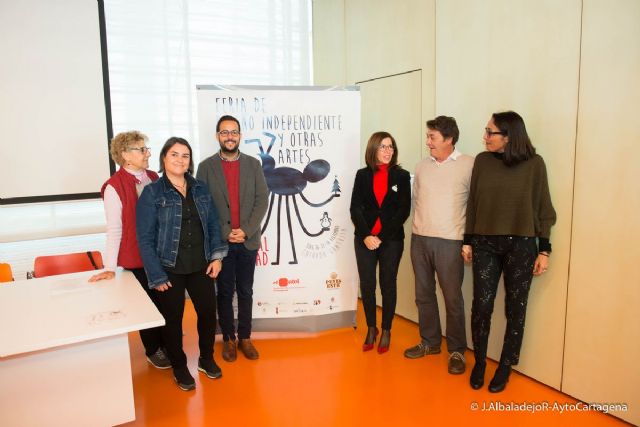 Diseño y creatividad en El Batel en el especial Navidad de la Feria de Diseño Independiente y otras artes - 1, Foto 1