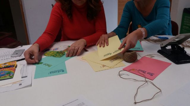 Los usuarios de Servicios Sociales aprenden estrategias de desarrollo personal y social, Foto 1