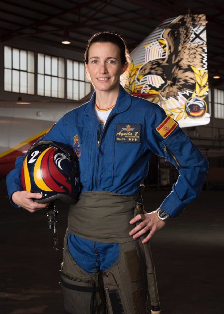 OMEP entrega su insignia a la comandante del Ejército del Aire Rosa García-Malea por ser la primera mujer piloto en la Patrulla Águila - 1, Foto 1