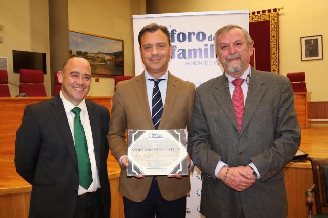 El Ayuntamiento de Yecla recibe la distinción de la Asociación Foro de la Familia - 1, Foto 1