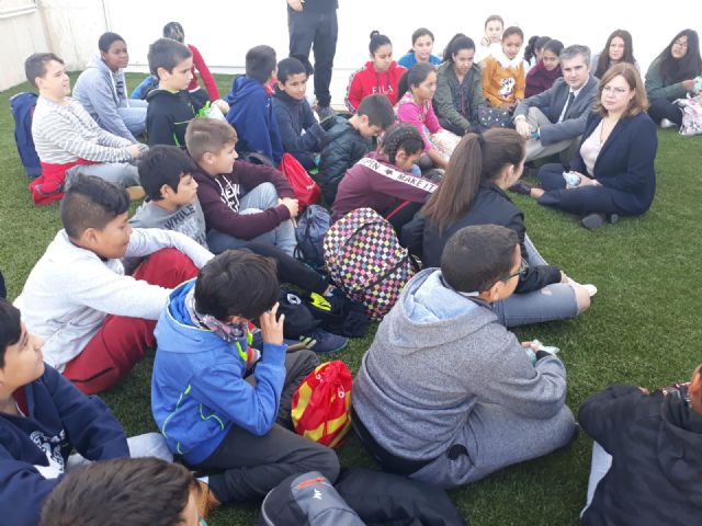 Alumnos de sexto de primaria visitan la EDAR de San Pedro del Pinatar para conocer el proceso de reutilización del agua - 1, Foto 1