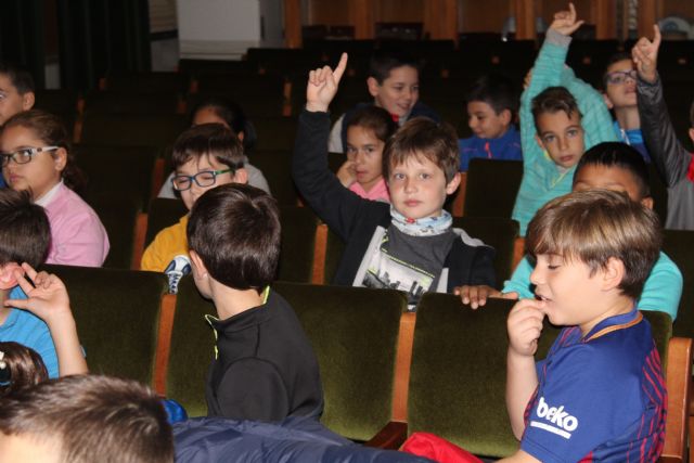 Slumnos de 2º y 3º de Primaria del Colegio Mariano Suárez han visitado el Ayuntamiento - 3, Foto 3
