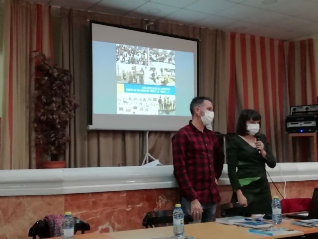 La coordinadora del Barrio de San Antón y la Urban¡zación Mediterráneo presenta una guía de recursos - 1, Foto 1