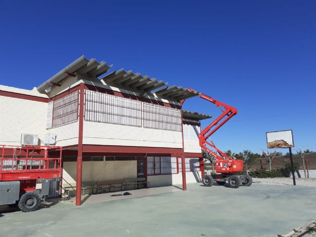 Comienzan los trabajos de retirada de fibrocemento en el CEIP Pablo Gil Castillo de Sangonera la Seca - 1, Foto 1