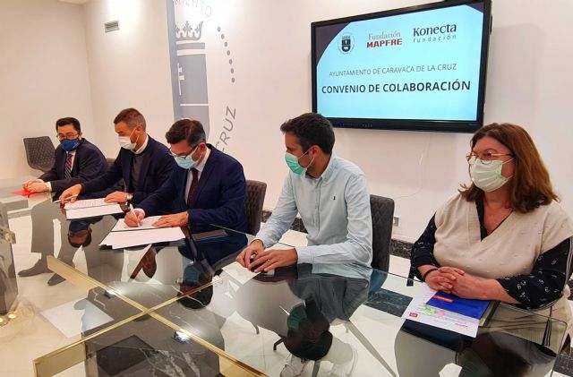 El Ayuntamiento de Caravaca y la Fundación Mapfre firman un acuerdo para ayudar a la inserción laboral de personas con discapacidad o problemas de salud mental - 2, Foto 2
