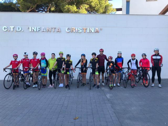 Doce deportistas de categoría infantil participan en la concentración de Mujer y Triatlón de la FTRM - 2, Foto 2
