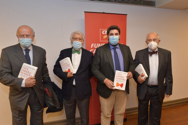 López Miras destaca la importancia de que personas de la talla de Inocencio Arias se atrevan a llamar las cosas por su nombre - 1, Foto 1