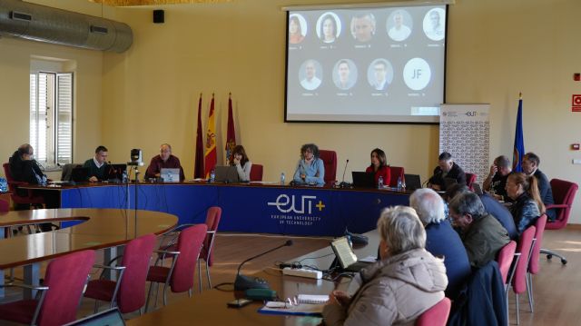 Apoyo a la internacionalización: formación lingüística y 100 euros extra para estudiantes que hagan prácticas en el extranjero - 1, Foto 1