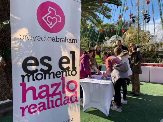 Los niños y niñas preparan su cotillón para Nochevieja desde el Árbol de Navidad - 1, Foto 1