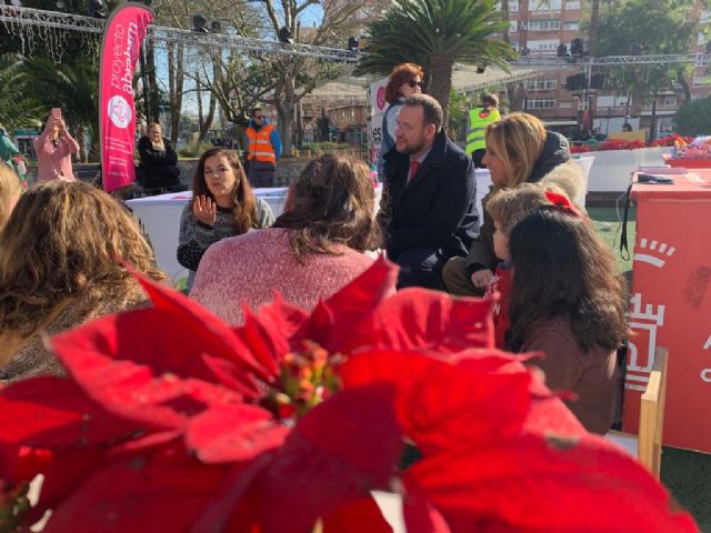 Los niños y niñas preparan su cotillón para Nochevieja desde el Árbol de Navidad - 3, Foto 3