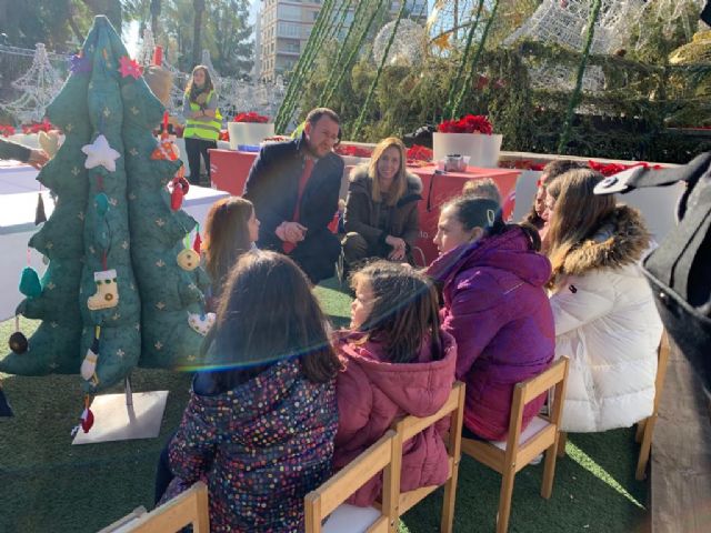 Los niños y niñas preparan su cotillón para Nochevieja desde el Árbol de Navidad - 4, Foto 4