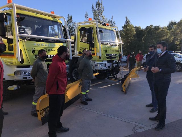 La Comunidad incorpora por primera vez cinco vehículos quitanieves para trabajos de emergencia de las brigadas forestales - 1, Foto 1