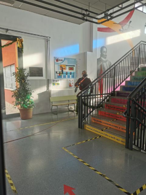 El Ayuntamiento de Puerto Lumbreras refuerza las labores de desinfección en los centros educativos para la vuelta tras la Navidad - 1, Foto 1