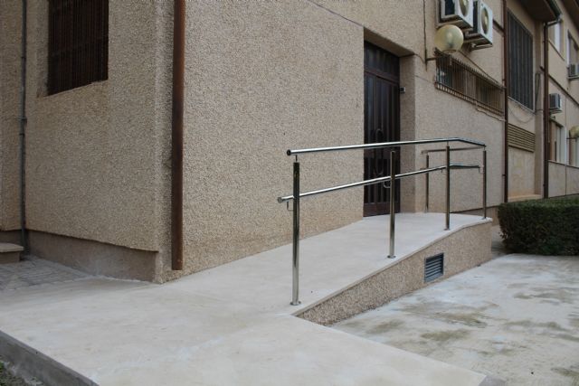 El Ayuntamiento mejora la accesibilidad de la sede de la AAVV Casco Antiguo y del aula de Corte y Confección de la Casa de la Cultura - 1, Foto 1