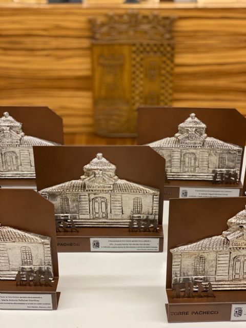 Un reconocido agradecimiento a los funcionarios municipales jubilados en 2022 - 4, Foto 4