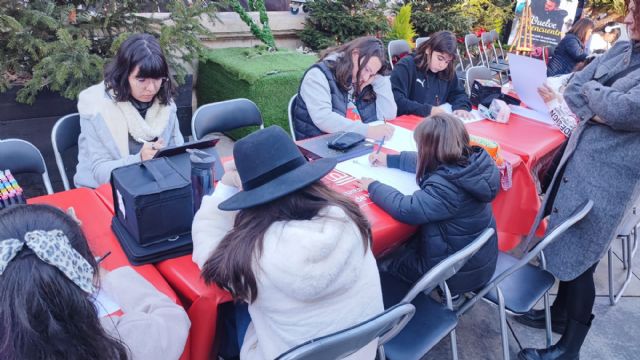 La mejor pintura en directo llega al Gran Árbol de la Plaza Circular para plasmar la Navidad de Murcia - 2, Foto 2