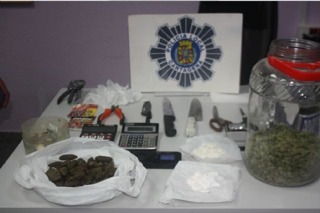 La Policia Local de Cartagena halla mas de medio kilo de estupefacientes en el interior de una vivienda en llamas - 1, Foto 1