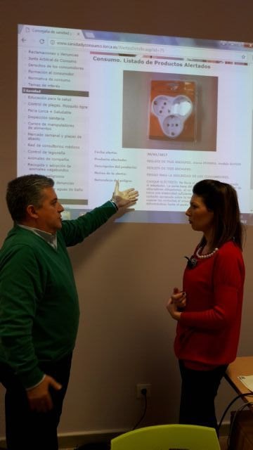 El servicio de inspección de la Concejalía de Consumo retiró 691 artículos que incumplían la normativa durante 2016 - 2, Foto 2