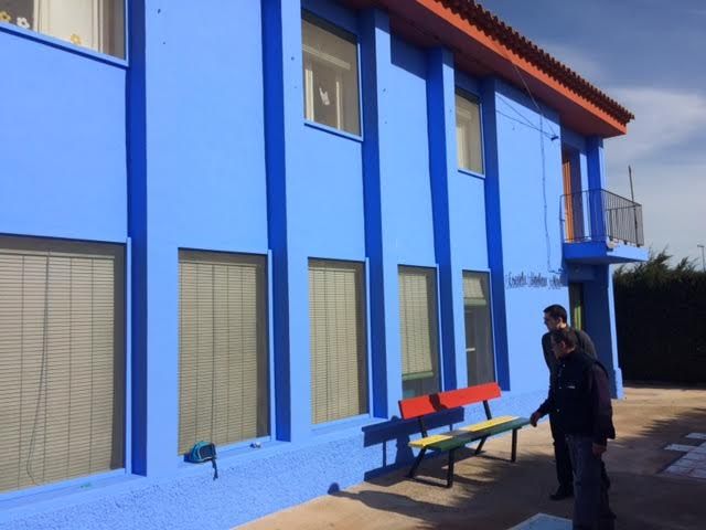 Realizan trabajos de repintado de la fachada del Colegio de Lébor y otras actuaciones similares en otros centros educativos del municipio, Foto 7