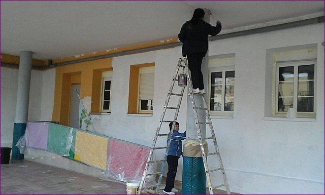 Realizan trabajos de repintado de la fachada del Colegio de Lébor y otras actuaciones similares en otros centros educativos del municipio, Foto 8