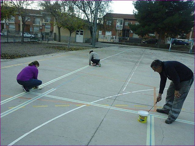 Realizan trabajos de repintado de la fachada del Colegio de Lébor y otras actuaciones similares en otros centros educativos del municipio, Foto 9