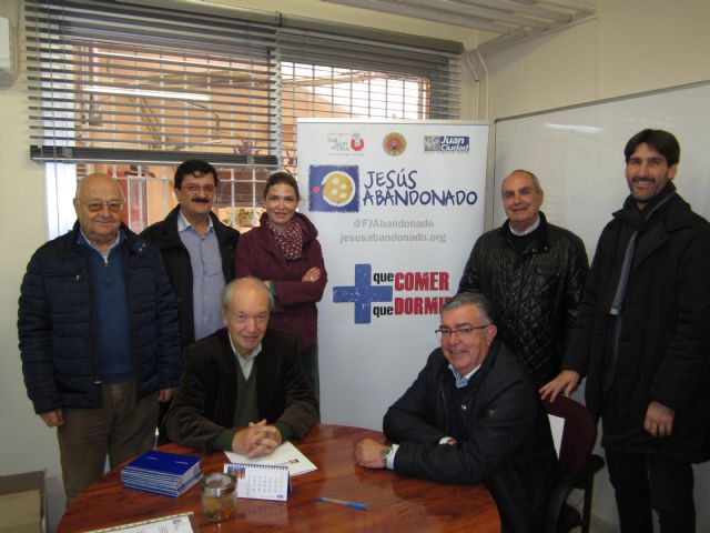 Jesús Abandonado recibe el donativo suficiente para comprar pan para todo el mes de Aguas de Murcia - 1, Foto 1