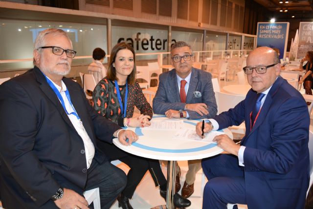 El Ayuntamiento suscribe un convenio que permite la compra online de cualquier billetes de autobús con destino o salida desde Águilas - 1, Foto 1