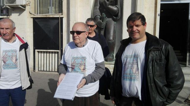 Pedreño: Dada la incapacidad del Gobierno Regional para coger las riendas de los afectados por el amianto, llevamos la denuncia a Fiscalía - 1, Foto 1