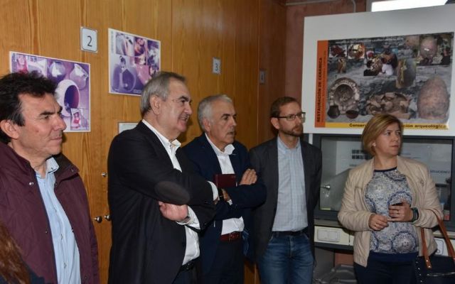 El alcalde invita al presidente de la Comunidad Autónoma a visitar el yacimiento de La Bastida - 3, Foto 3